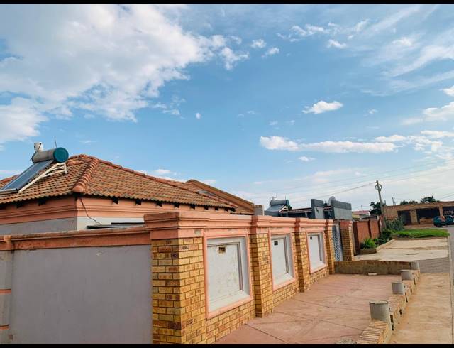 3 BEDROOM FREEHOLD TO LET IN VLAKFONTEIN